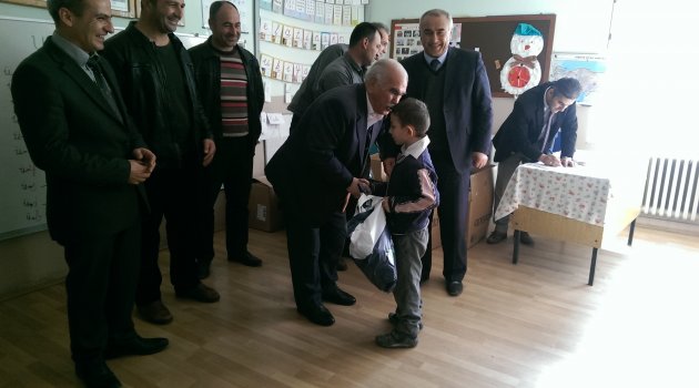 Öğrencilere Kıyafet Yardımı Yapıldı