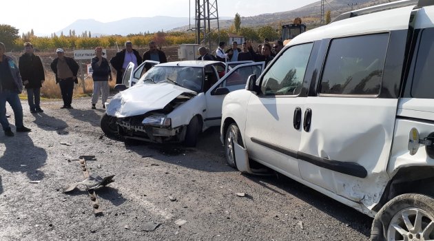 Akçadağ'da kaza: 4'ü ağır 11 yaralı