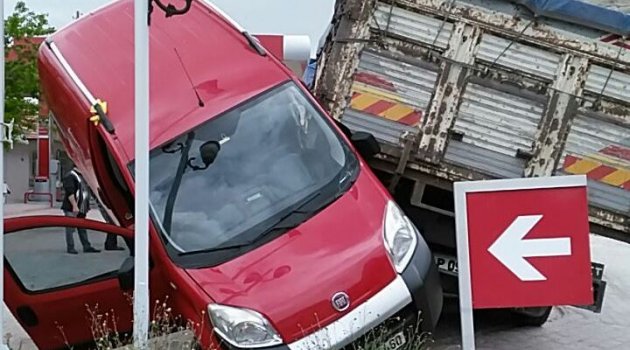 Freni Patlayan Kamyon Kaza Yaptı