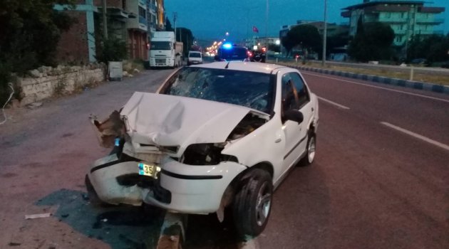 Aliağa'da 3 araç kaza yaptı: 2 yaralı
