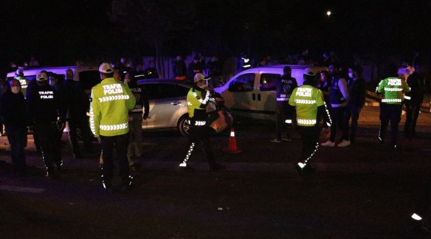 Alkollü sürücü polis noktasına aracıyla daldı: 5'i polis 7 yaralı