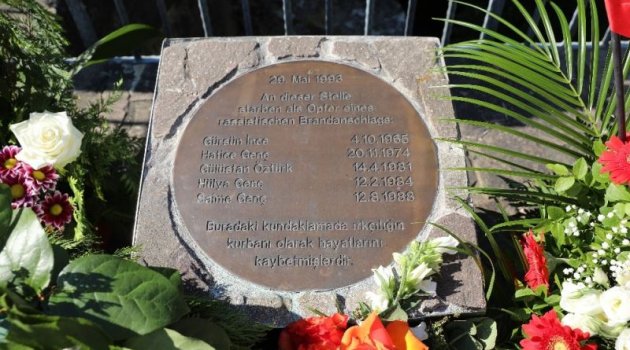 Almanya'da Solingen kurbanları 27'nci yılında anıldı
