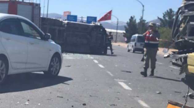 Havaalanı kavşağında kaza: 2 yaralı