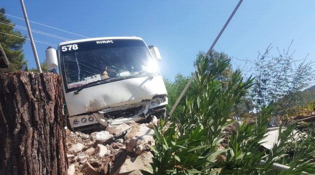 Antalya'da tur midibüsü kaza yaptı: 28 yaralı
