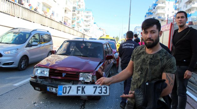 Antalya'da 7 aracın karıştığı zincirleme kaza: 2 yaralı