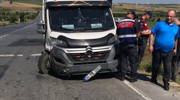 Arnavutköy'de iki araç kafa kafaya çarpıştı: 4 yaralı