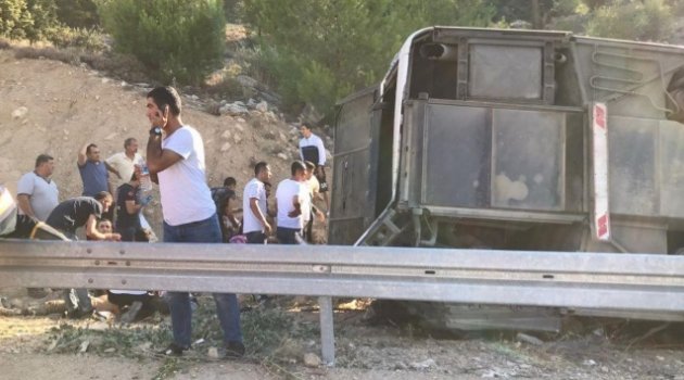 Askerleri taşıyan otobüs devrildi: 5 şehit 27 yaralı