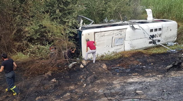 Aydın'da devrilen servis otobüsü alev aldı: 20'si ağır 44 yaralı