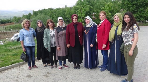 Aynur Oğuzhan'dan Doğanşehir teşkilat üyelerine teşekkür