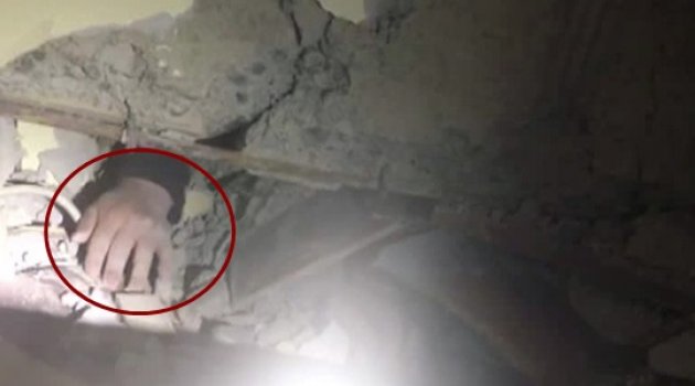 Enkazın altından böyle kurtarıldı