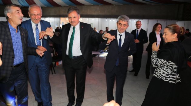 Başkanlar Ankara'da halay çekti