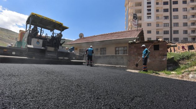 Battalgazi'de 22 sokakta sıcak asfalt çalışması yapıldı
