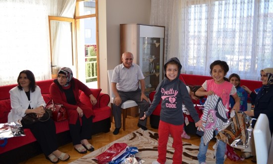 BAYAN ŞAHİN ÇOCUK EVLERİNİ ZİYARET ETTİ