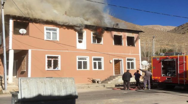 Bayburt'ta bir evde çıkan yangında 3 kişi hayatını kaybetti