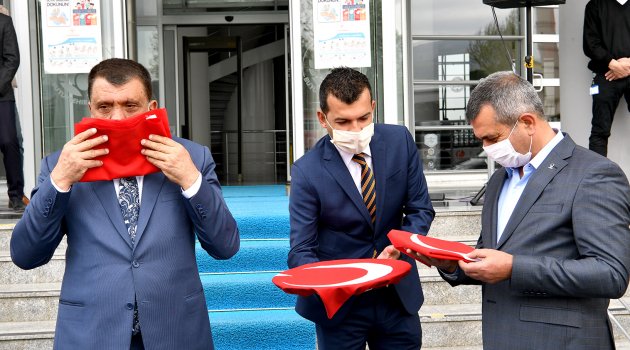 "Bayrak bir milletin sembolüdür"