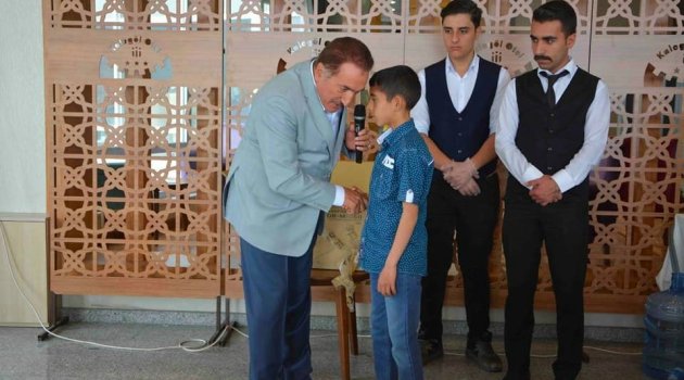 Belediye başkanı Akdemir'den gençlere övgü