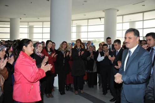 Belediye personelinden Başkan Çakır'a anlamlı karşılama