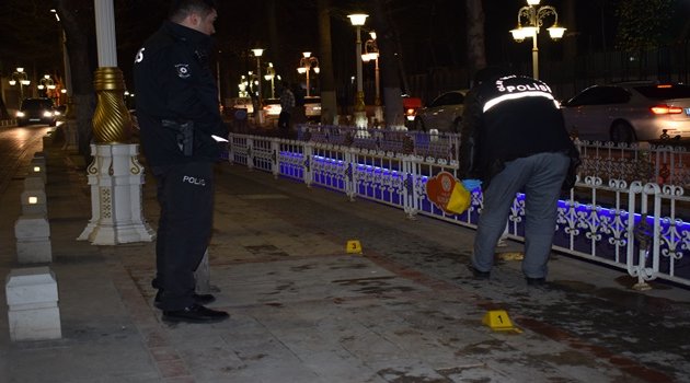 Bıçaklı kavgada kan aktı: 4 yaralı