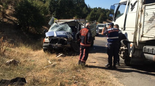Bursa'da kamyon ile kamyonet çarpıştı: 1 ölü