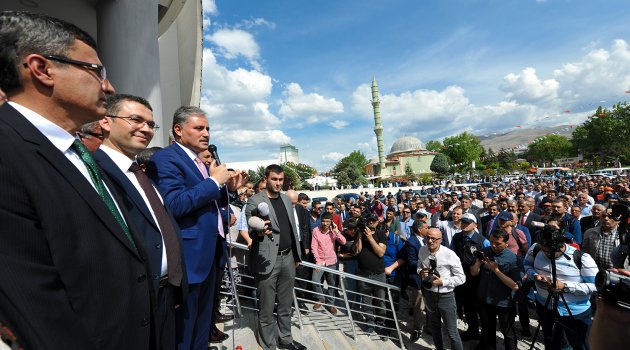 Çakır mesai arkadaşları ile vedalaştı