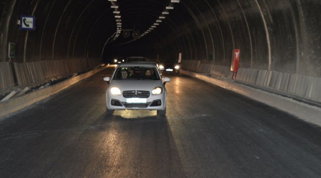 Karahan Tünelinde otomobili kullanarak geçti