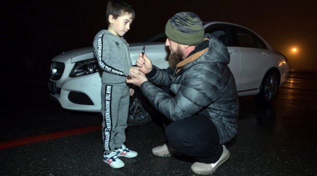 Çeçenistan lider 5 yaşındaki rekortmen çocuğa araba hediye etti