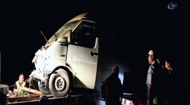 CHP'nin seçim minibüsü kaza yaptı: 1 ölü 8 yaralı