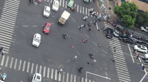 Çin'de feci kaza: 3 ölü, 10 yaralı