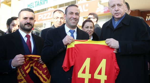 Cumhurbaşkanı Erdoğan'a Evkur Yeni Malatyaspor forması