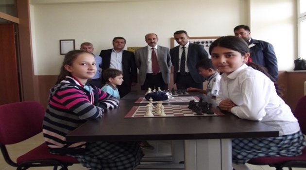 Cumhuriyet İlkokulu'na satranç sınıfı