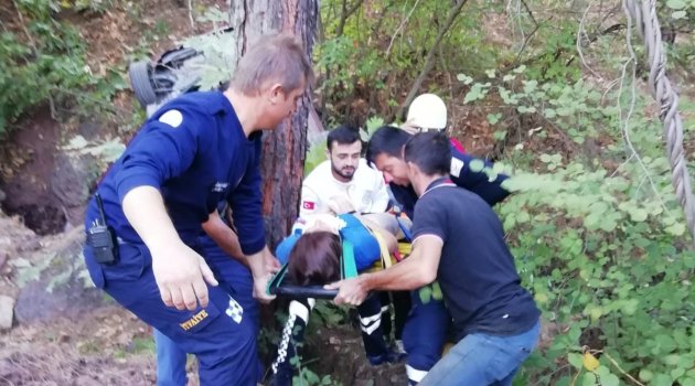 Denizli'de arabasıyla şarampole yuvarlanan öğretmen yaralandı