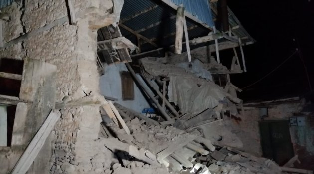 Deprem 5 eve hasar verdi