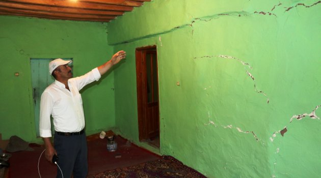 Depremde 20 ev ağır hasar gördü