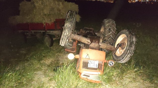 Devrilen traktörde 2 kişi yaralandı