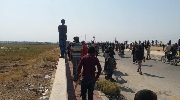 Deyrizor'da Esad rejimine karşı protesto: 2 ölü