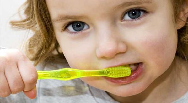 Diş çürüğü çocuklarda geriliyor