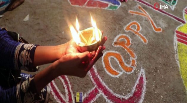 Diwali Festivali renkli görüntüler oluşturdu