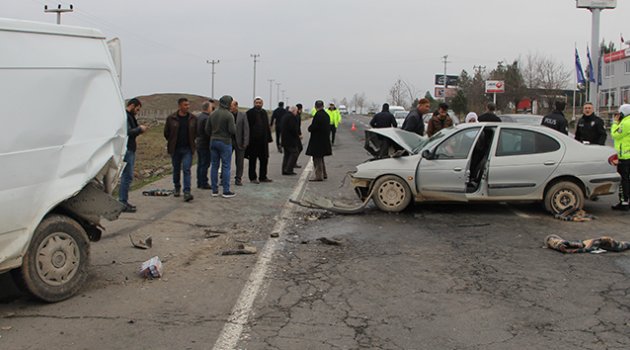 Diyarbakır'da zincirleme trafik kazası: 2 ağır yaralı