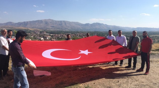 Doğanşehir'de dev Türk Bayrağı
