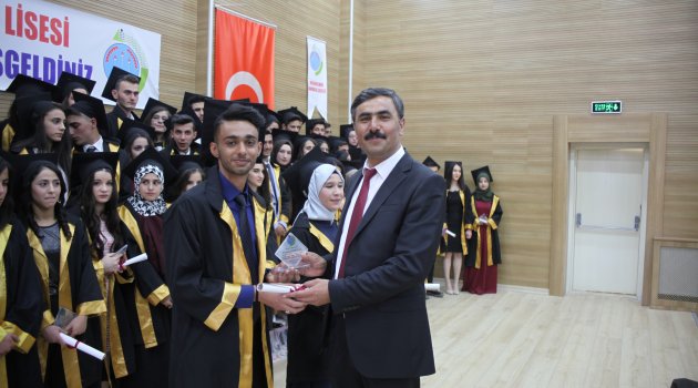 Doğanşehir'de mezuniyet coşkusu