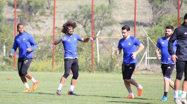 E.Yeni Malatyasporlu futbolcuların küme düşme korkusu yok