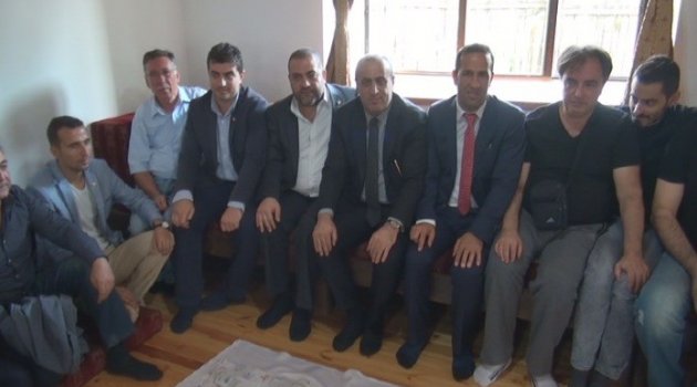 Elazığspor Ve Yeni Malatyaspor Yöneticileri Dostluk Sofrasında Bir Araya Geldi