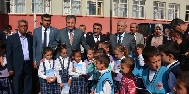  "En İyi Dostum Kitap Projesi" kapsamında kitap dağıtımına başlandı