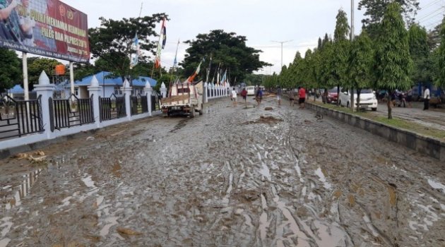 Endonezya'yı sel vurdu: en az 92 ölü, 160 yaralı