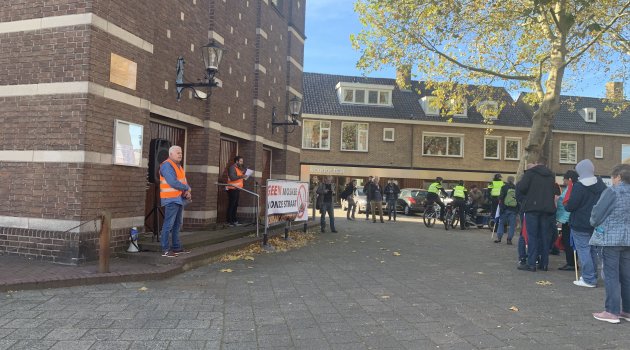 Engelli Hollandalı'dan cami yapımını protesto edenlere tepki