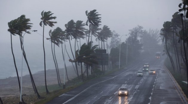Erika fırtınası Karayip adalarını vurdu: 20 ölü