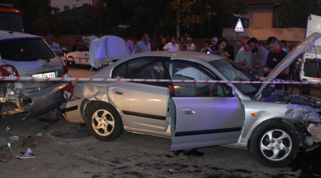 Erzincan'da iki ayrı trafik kazasında 4 kişi yaralandı