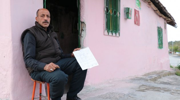 Evi kundaklandı sokakta yaşıyor