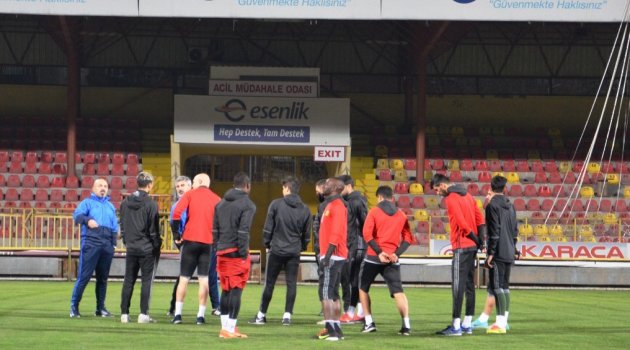 Evkur Yeni Malatyaspor derbiye hırslı hazırlanıyor