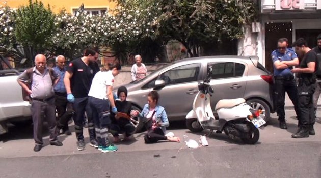 Fatih'te bir araç tarafından sıkıştırılan kadın motosikletli, yere düşerek yaralandı